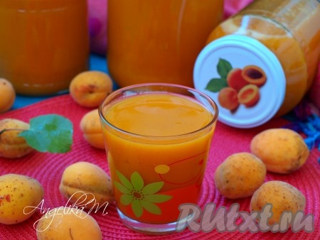 Хранить сок из абрикосов, приготовленный в домашних условиях, можно в городской квартире. Отличный напиток для холодных зимних дней, попробуйте!
