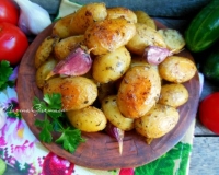 Молодая картошка, запеченная в сметане в духовке