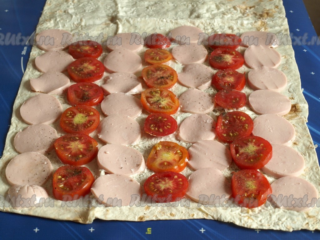 Лаваш с колбасой, сыром и помидорами на сковороде - 12 пошаговых фото в рецепте