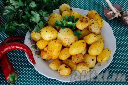 Вместе с картофелем можно подать соленья, свежие овощи, мясо. Рецепт приготовления жареной картошки в мультиварке - очень простой и доступный, настоятельно рекомендую - не пожалеете!
