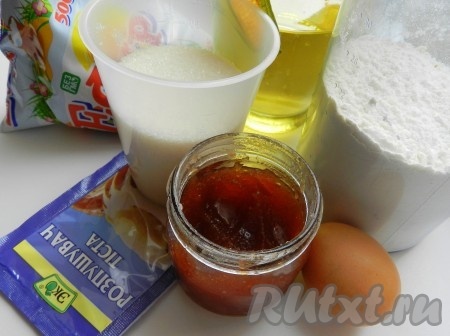 Ингредиенты для приготовления кексов на кефире с яблочным джемом