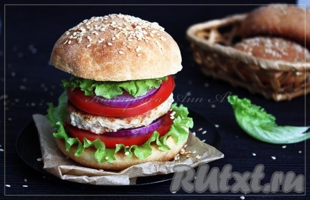 Аппетитные, сытные и полезные гамбургеры с котлетой приготовить в домашних условиях совсем несложно, обязательно попробуйте!
