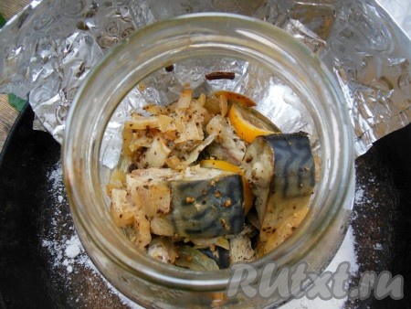 Скумбрия, приготовленная в банке в духовке, получается очень сочной, нежной и вкусной.

