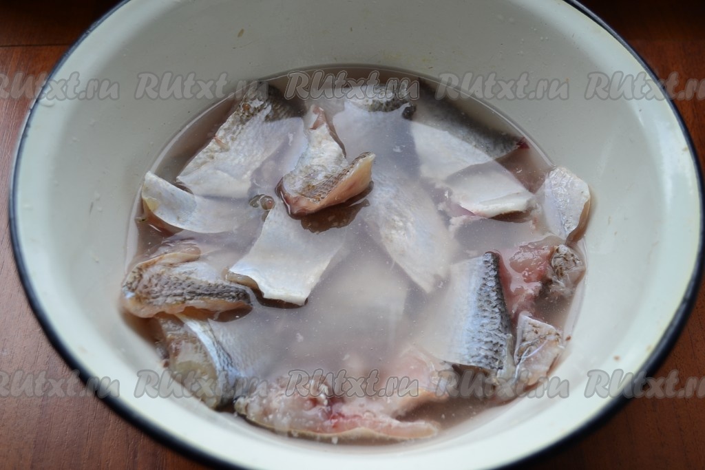 Селедка из речной рыбы: приготовьте к жареной картошечке