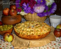 Пирог с виноградом и яблоками 