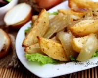 Картошка, запеченная с луком в духовке