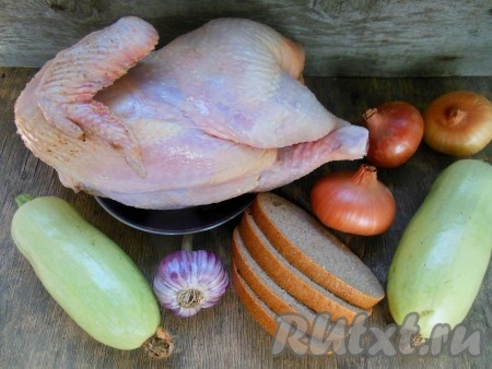 Вот из таких ингредиентов готовятся котлеты из курицы и кабачков.