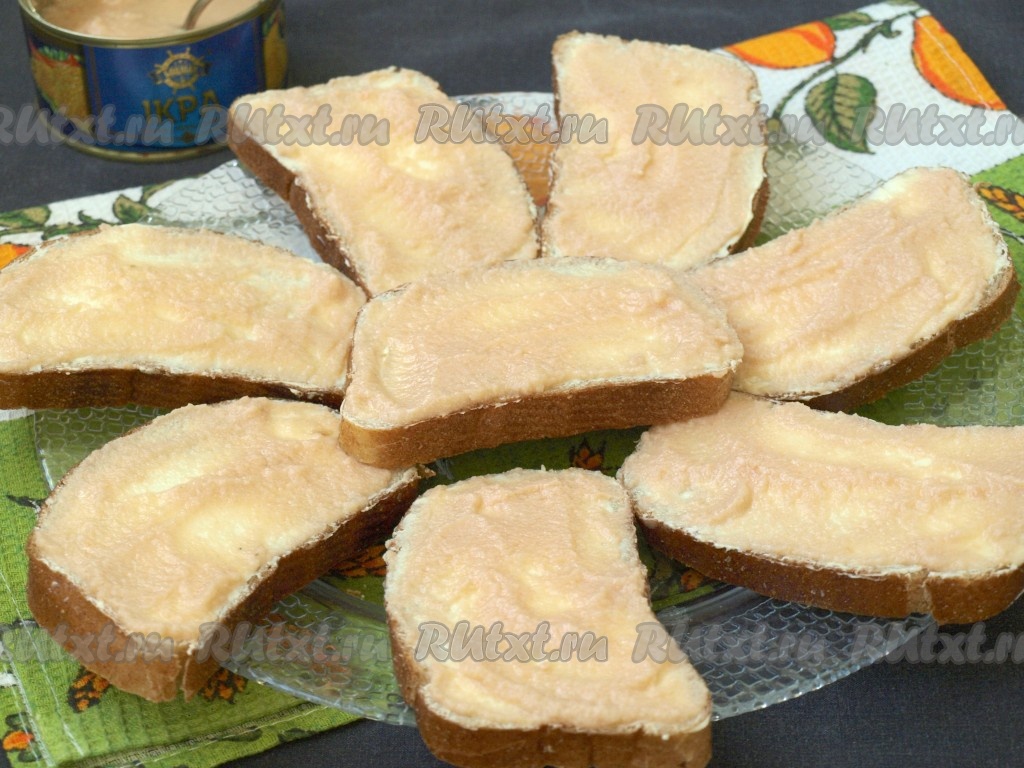 Бутерброды с икрой трески и огурцом — рецепт с фото пошагово