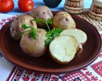 Картофель в "мундире" в микроволновке