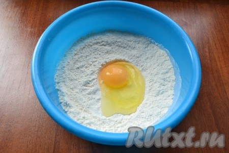 Также добавить сырое яйцо. 