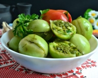 Зеленые помидоры с чесноком по-армянски