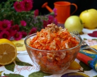 Салат "Витаминный" с яблоком и морковью