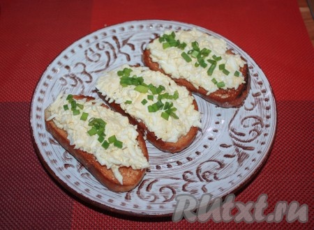 Закусочные бутерброды с яйцом и сыром