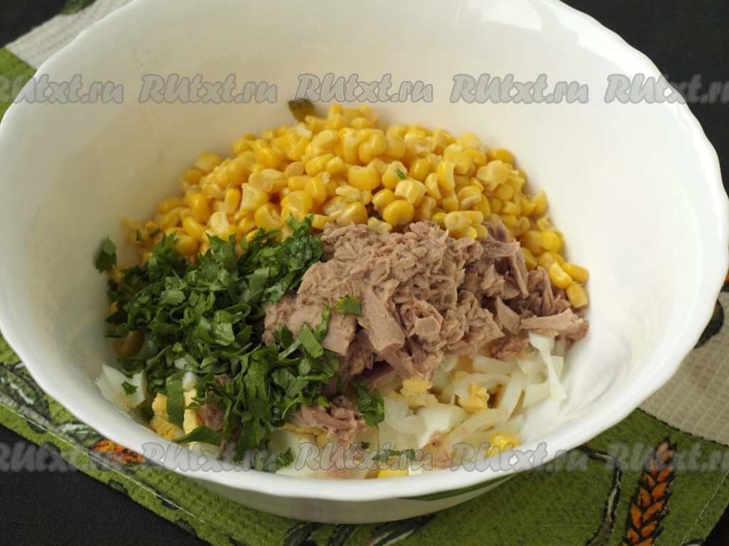 Простой салат с сайрой и луком – пошаговый рецепт приготовления с фото