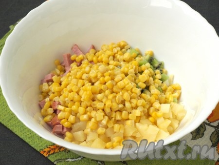 Добавить в салат консервированную кукурузу.