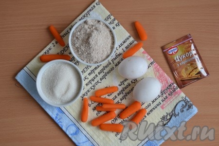 Подготовить необходимые ингредиенты для приготовления морковных вафель.