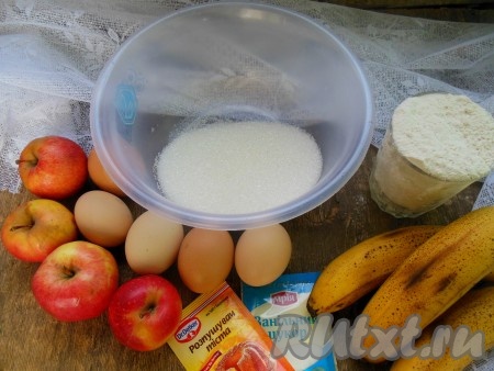 Вот такие ингредиенты понадобятся для приготовления шарлотки с яблоками и бананами.
