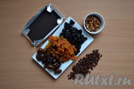 Подготовить необходимые ингредиенты для приготовления домашних шоколадных конфет в формочках. 