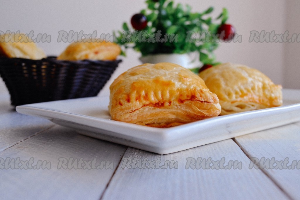 Пирожки из слоеного теста с фаршем в духовке пошаговый рецепт с фото