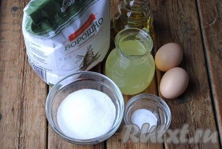 Подготовить необходимый набор ингредиентов для приготовления кексов на сыворотке
