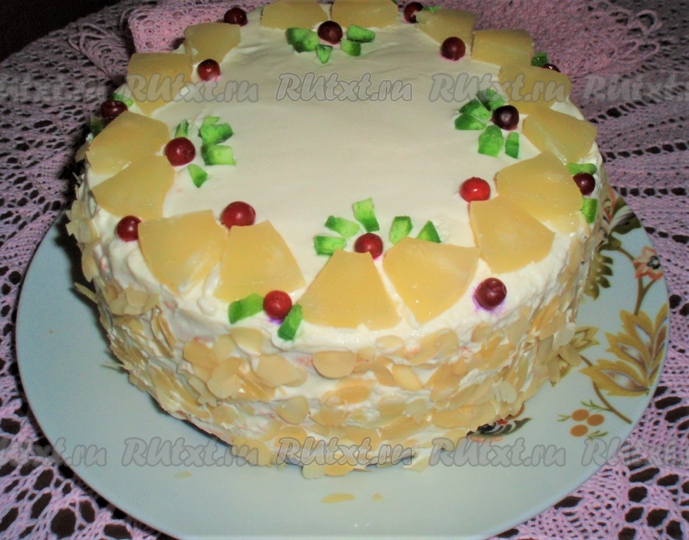 Бисквитный торт с ананасами и сыром маскарпоне