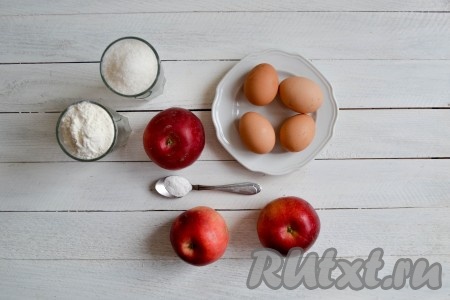 Подготовить необходимые ингредиенты для приготовления шарлотки с яблоками в микроволновке. 