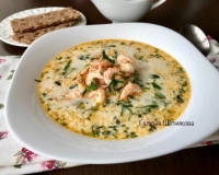 Сырный суп с рыбой и креветками