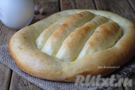 Готовый армянский хлеб "Матнакаш" немного остудить и можно подавать на стол. 
