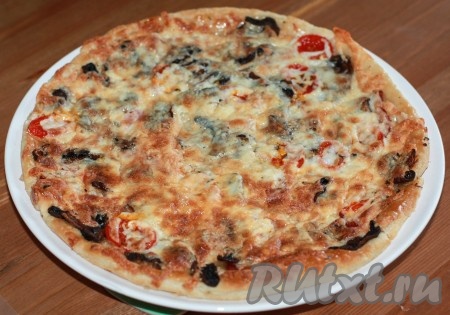Наша вкусная пицца "Карбонара" готова.
