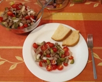 Салат из телятины с черри и огурцами