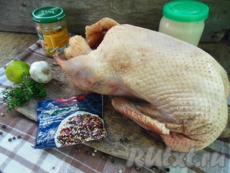 Подготовим продукты для приготовления утки, запеченной в фольге в духовке