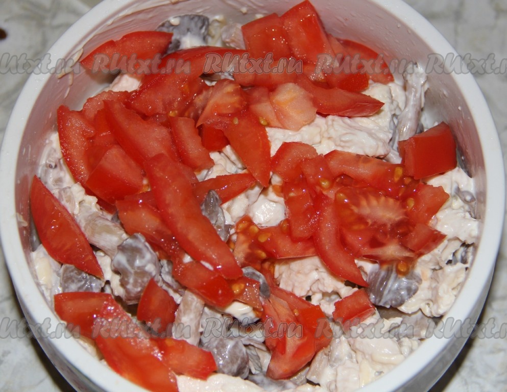 Салат с курицей и маринованными опятами - 6 пошаговых фото в рецепте