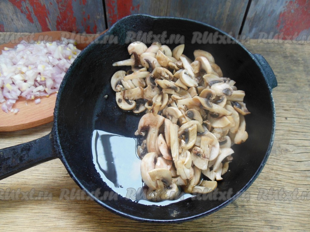 Жареные грибы с луком