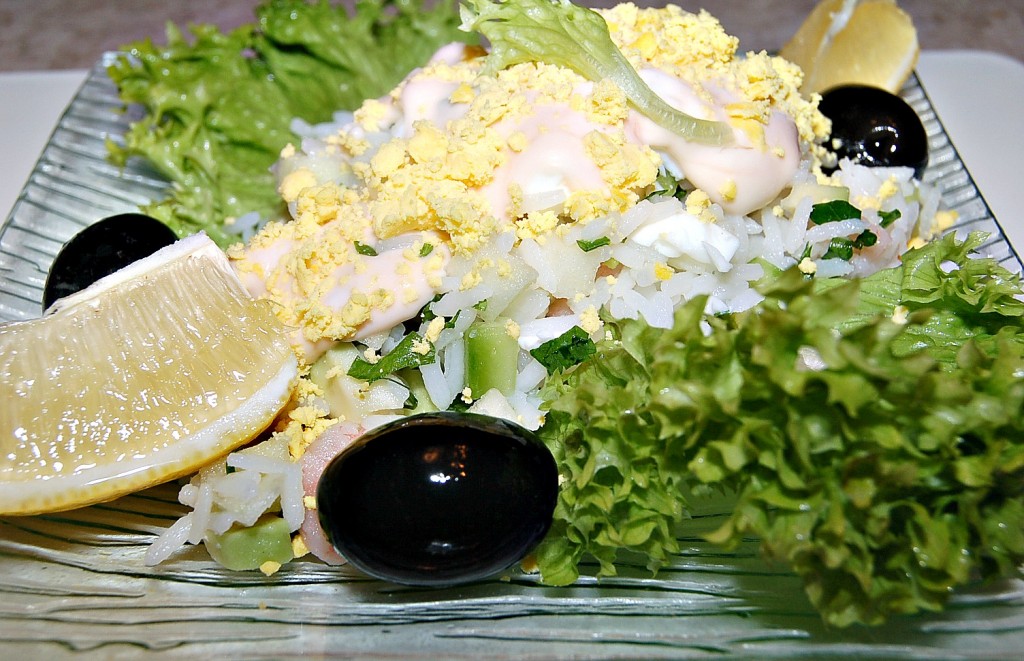 Салат «Снежинка» с рисом и креветками — рецепт с фото пошагово