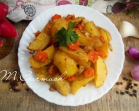 Картошка с луком и морковью в духовке