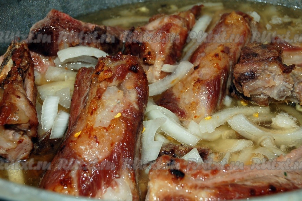 Тушеные свиные ребрышки - 10 пошаговых фото в рецепте
