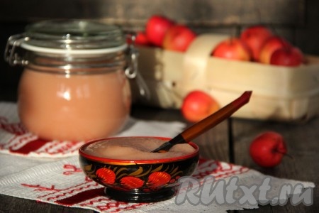 Яблочное пюре "Неженка", приготовленное со сгущенкой по этому рецепту, получается красивым, воздушным. Прекрасный вкус и цвет этого лакомства порадуют даже в самый хмурый зимний день.
