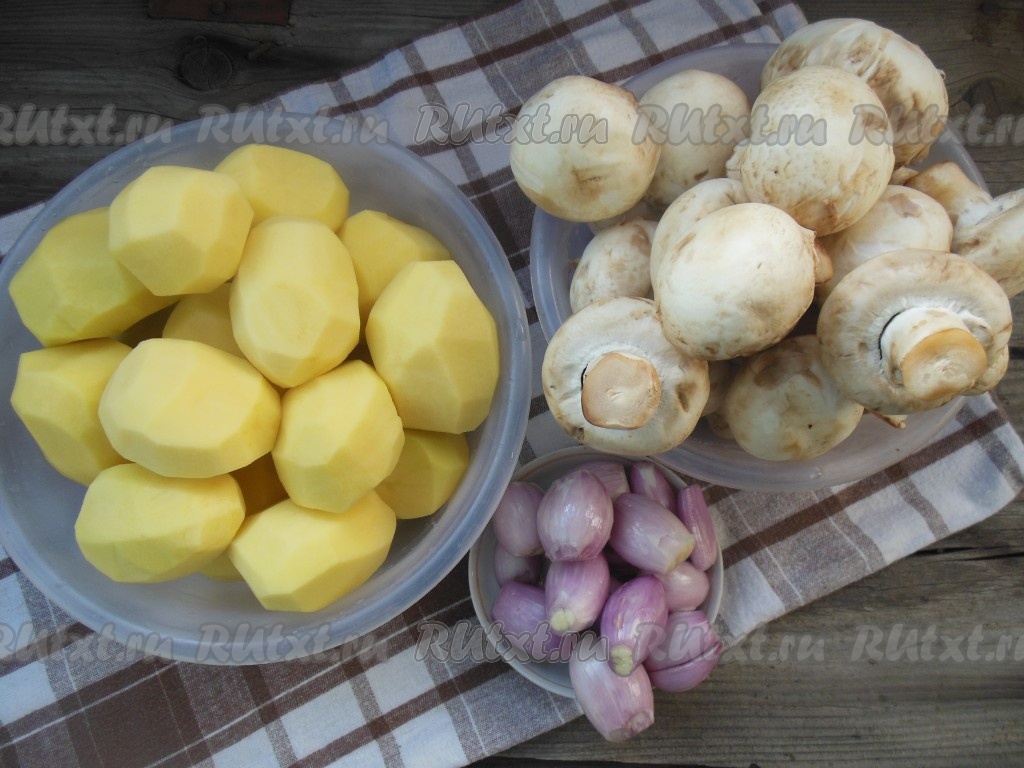 Карп, запеченный в фольге с грибами и картофелем