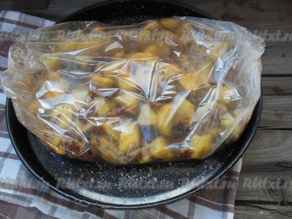 Картофель запеченый с опятами в рукаве – пошаговый рецепт приготовления с фото