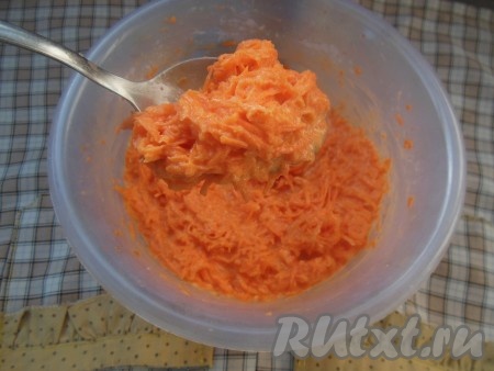 Тесто для драников из моркови выглядит, как на фото.

