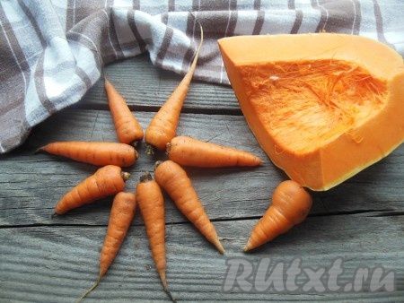 Подготовьте продукты для приготовления морковно-тыквенного пюре.
