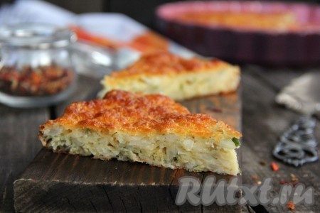 Пирог, приготовленный с капустой и сыром, можно подавать и в горячем, и в холодном виде. Попробуйте, очень вкусно!