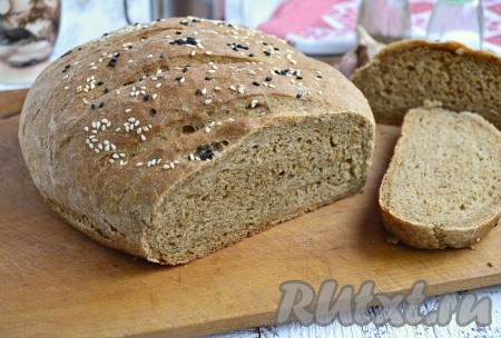 Теперь невероятно вкусный, полезный и очень ароматный пшенично-ржаной хлеб, приготовленный на опаре, можно нарезать на ломти и подавать к столу или использовать для бутербродов.
