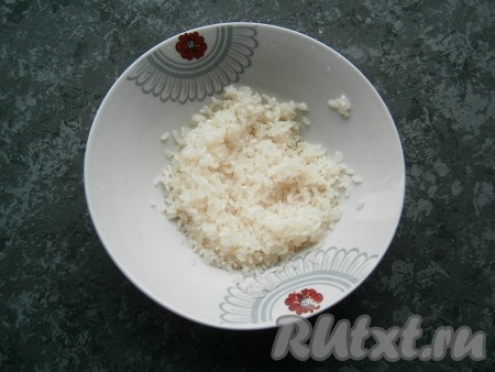 Рис предварительно промыть несколько раз проточной водой.
