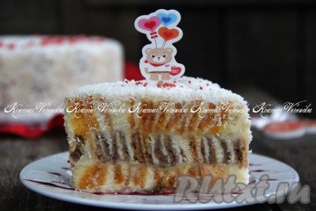 А посмотрите, какой этот тортик в разрезе - очень красиво, не правда ли?!!
