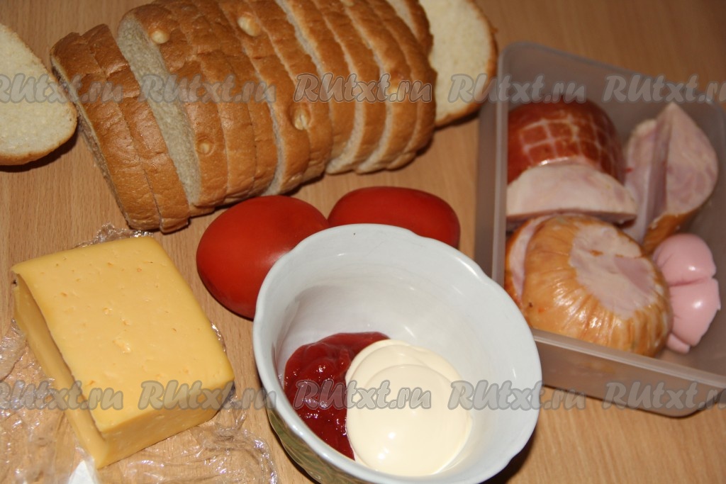 Хлеб колбаса сыр на сковороде