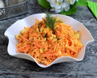 Салат из моркови, творога и чеснока