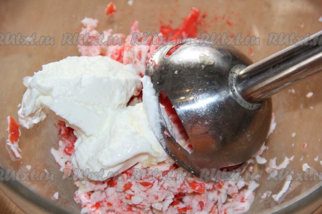 Тарталетки с крабовыми палочками и плавленым сыром — рецепт с фото пошагово
