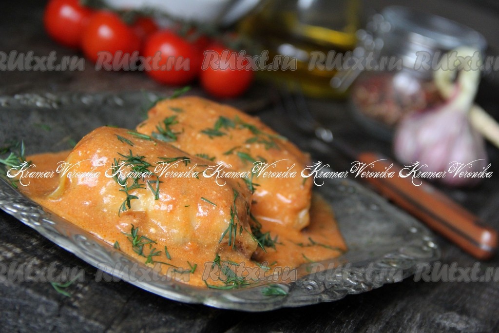 Голубцы в томатно-сметанном соусе на сковороде