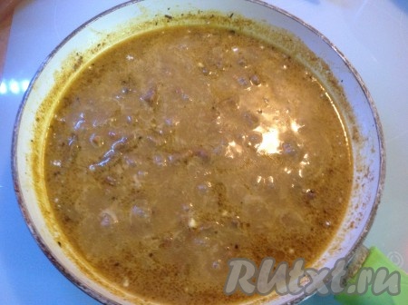 Через 15 минут готов рис и наше мясо под соусом карри.